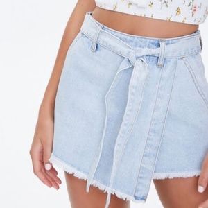 FOREVER 21 Frayed Denim Skort Light Wash Size L
